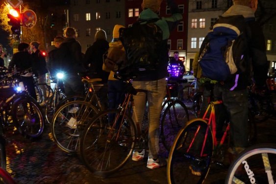 Night Ride Berlin, Bicycling meetup, LED jacket